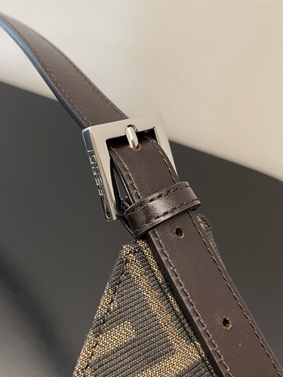 フェンディバッグ細部ディテール